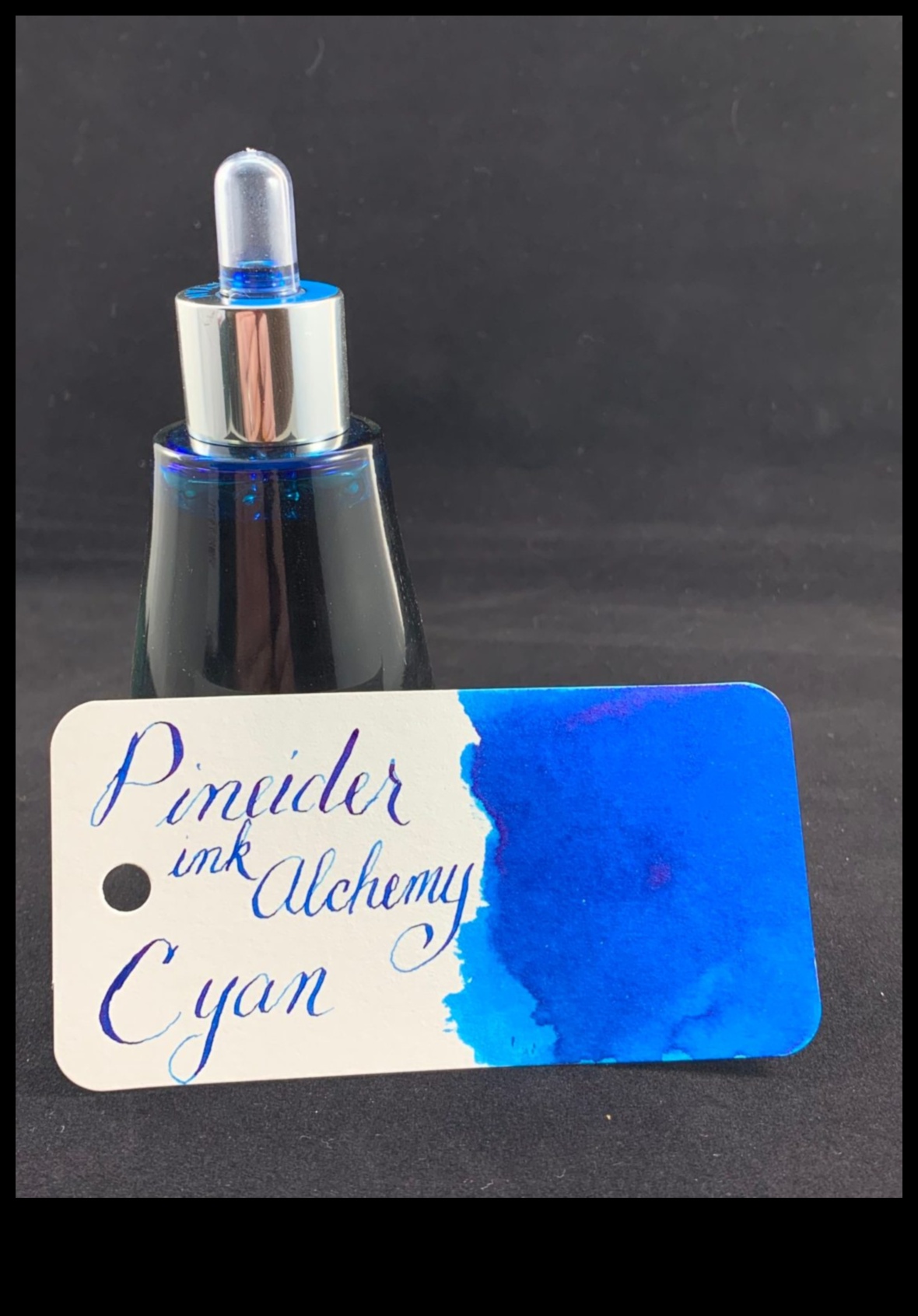 Ink Alchemy: Ανυψώστε το βλέμμα σας με δεξιοτεχνία με έντονη μελάνη δήλωσης