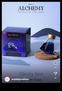 Ink Alchemy: Ανυψώστε το βλέμμα σας με δεξιοτεχνία με έντονη μελάνη δήλωσης
